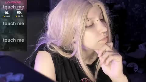 Snapshot of akira_ivyy chatting on 09-25-25, 08:23 Akira online show from 09-25-25, 08:23