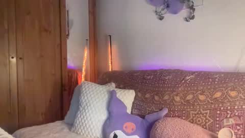 Akira Skye online show from 12-01-25, 04:23