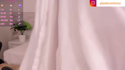 Snapshot of alaiaferrer chatting on 02-07-25, 01:04 Alaia online show from 02-07-25, 01:04