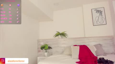 Snapshot of alaiaferrer chatting on 02-23-25, 08:11 Alaia online show from 02-23-25, 08:11