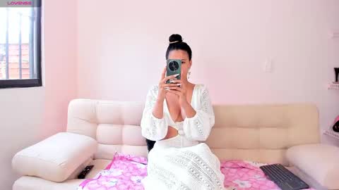 Snapshot of alaiaferrer chatting on 03-02-25, 06:19 Alaia online show from 03-02-25, 06:19