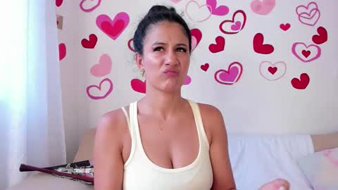 Snapshot of alaiaferrer chatting on 09-13-25, 08:52 Alaia online show from 09-13-25, 08:52