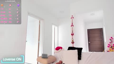 Snapshot of alaiaferrer chatting on 12-13-25, 08:47 Alaia online show from 12-13-25, 08:47