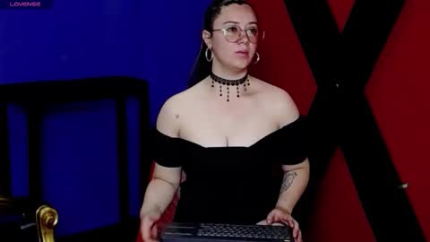 Alaiia    online show from 11-26-25, 02:23