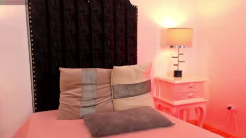 alana_2916 online show from 01-06-25, 07:56