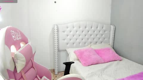 Snapshot of alana_ponse chatting on 01-13-25, 01:34 Alana. online show from 01-13-25, 01:34