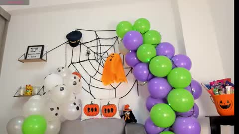 Snapshot of alana_then2 chatting on 10-30-25, 10:21       online show from 10-30-25, 10:21