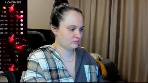 Snapshot of alanabrox chatting on 11-09-25, 02:04 Julia online show from 11-09-25, 02:04