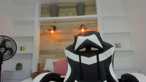 Snapshot of alanapark07 chatting on 09-18-25, 12:07 A L A N A online show from 09-18-25, 12:07