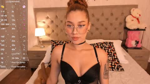 Snapshot of alanaxbrown chatting on 12-17-24, 12:11 Tell me Alana online show from 12-17-24, 12:11