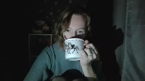 Snapshot of alane26 chatting on 10-20-25, 06:41 Elisa online show from 10-20-25, 06:41