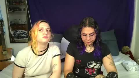 Snapshot of alani_trangirl chatting on 10-01-25, 10:49 Alani online show from 10-01-25, 10:49