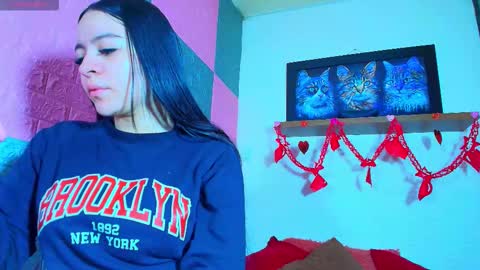 Snapshot of alanna_love02 chatting on 02-17-26, 05:26 Alanna online show from 02-17-26, 05:26