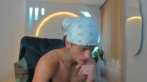 Snapshot of alanrodgers2_0 chatting on 12-18-24, 01:12 alan online show from 12-18-24, 01:12