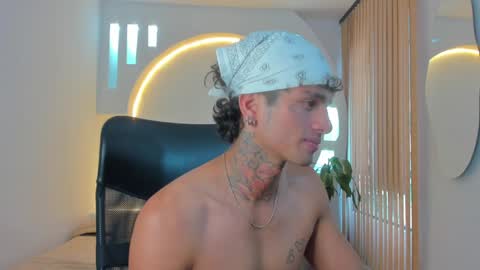 Snapshot of alanrodgers2_0 chatting on 12-18-24, 07:19 alan online show from 12-18-24, 07:19