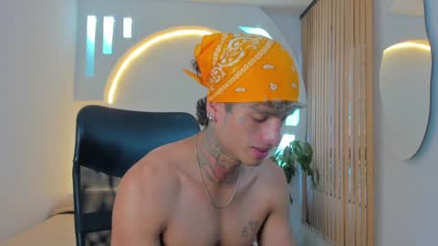 Snapshot of alanrodgers2_0 chatting on 12-21-24, 12:27 alan online show from 12-21-24, 12:27