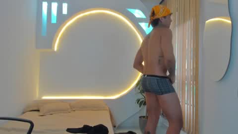 Snapshot of alanrodgers2_0 chatting on 12-21-24, 06:34 alan online show from 12-21-24, 06:34