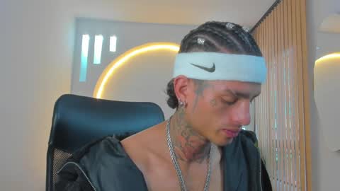 Snapshot of alanrodgers2_0 chatting on 01-17-25, 12:31 alan online show from 01-17-25, 12:31