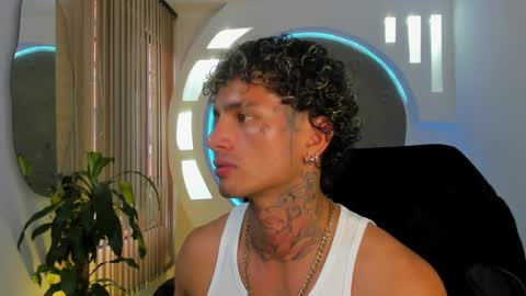Snapshot of alanrodgers2_0 chatting on 02-05-25, 03:52 alan online show from 02-05-25, 03:52