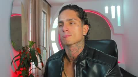 Snapshot of alanrodgers2_0 chatting on 02-07-25, 12:39 alan online show from 02-07-25, 12:39