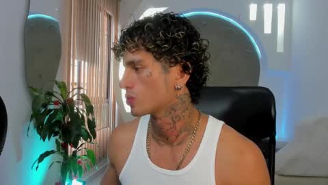 Snapshot of alanrodgers2_0 chatting on 02-23-25, 01:53 alan online show from 02-23-25, 01:53