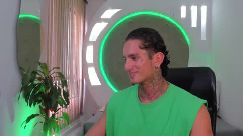 Snapshot of alanrodgers2_0 chatting on 02-26-25, 04:14 alan online show from 02-26-25, 04:14
