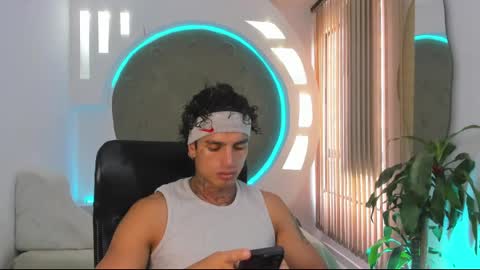 Snapshot of alanrodgers2_0 chatting on 03-10-25, 05:39 alan online show from 03-10-25, 05:39