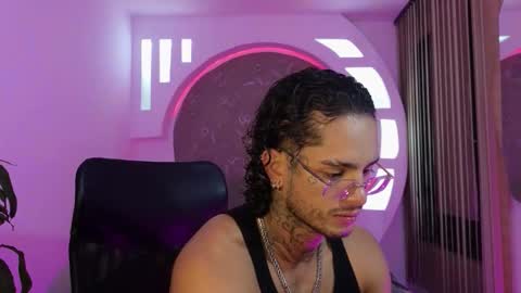 Snapshot of alanrodgers2_0 chatting on 10-17-25, 10:07 alan online show from 10-17-25, 10:07