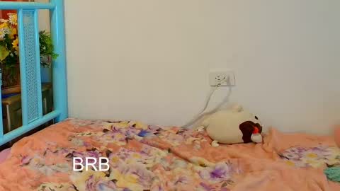 Snapshot of alaska_drew chatting on 10-18-25, 04:37 Alaska online show from 10-18-25, 04:37