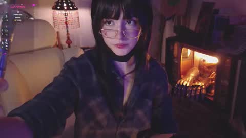 Snapshot of alaskagrace chatting on 09-27-25, 01:32 Alaska Grace       online show from 09-27-25, 01:32