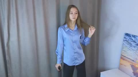 Snapshot of alaynaschoville chatting on 10-25-25, 03:25 Lola online show from 10-25-25, 03:25