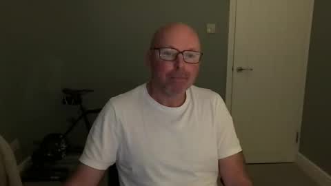 Snapshot of alc300170 chatting on 10-13-25, 06:02 alc300170 online show from 10-13-25, 06:02