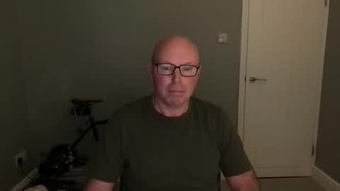 Snapshot of alc300170 chatting on 10-15-25, 06:02 alc300170 online show from 10-15-25, 06:02