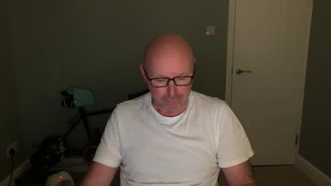 Snapshot of alc300170 chatting on 10-22-25, 06:13 alc300170 online show from 10-22-25, 06:13