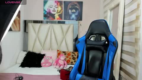 Snapshot of ale_noah_xxx chatting on 02-14-25, 03:11 ale_noah_xxx online show from 02-14-25, 03:11