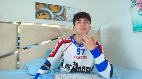 Snapshot of alec_rogue chatting on 11-23-25, 02:17 alec online show from 11-23-25, 02:17