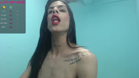 Snapshot of aleja_hornet chatting on 12-18-24, 11:30 aleja online show from 12-18-24, 11:30