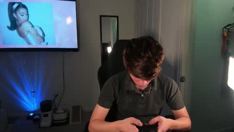 Snapshot of alejandroalvarez1613 chatting on 11-20-25, 08:08 Alex online show from 11-20-25, 08:08