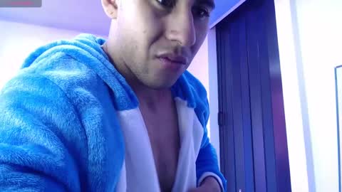 Snapshot of alejandrojf_00 chatting on 01-06-25, 06:31 Daiki jack online show from 01-06-25, 06:31
