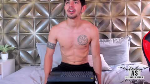 Snapshot of alejandrostorm chatting on 01-27-25, 07:03 Alejo online show from 01-27-25, 07:03