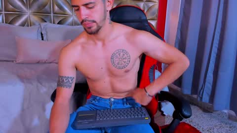 Snapshot of alejandrostorm chatting on 02-04-25, 09:10 Alejo online show from 02-04-25, 09:10