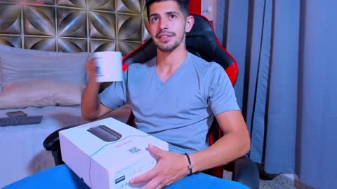 Snapshot of alejandrostorm chatting on 02-05-25, 05:30 Alejo online show from 02-05-25, 05:30