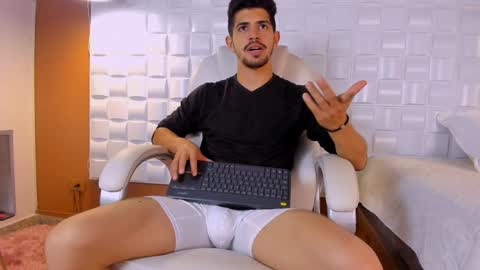 Snapshot of alejandrostorm chatting on 02-08-25, 09:04 Alejo online show from 02-08-25, 09:04