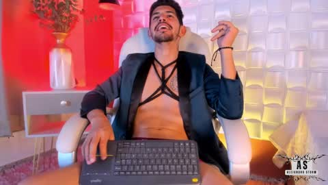 Snapshot of alejandrostorm chatting on 02-14-25, 11:31 Alejo online show from 02-14-25, 11:31