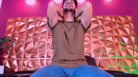 Snapshot of alejandrostorm chatting on 02-18-25, 09:53 Alejo online show from 02-18-25, 09:53