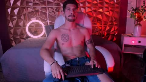 Snapshot of alejandrostorm chatting on 03-12-25, 06:18 Alejo online show from 03-12-25, 06:18