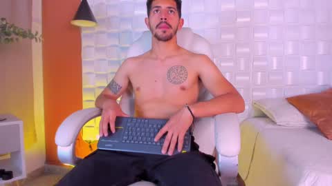 Snapshot of alejandrostorm chatting on 03-12-25, 08:20 Alejo online show from 03-12-25, 08:20