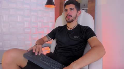 Snapshot of alejandrostorm chatting on 10-21-25, 09:37 Alejo online show from 10-21-25, 09:37