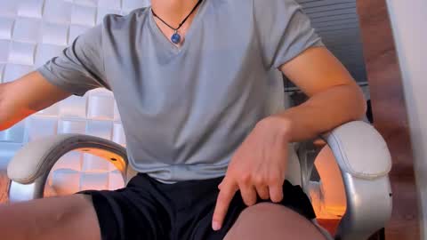 Snapshot of alejandrostorm chatting on 11-14-25, 08:40 Alejo online show from 11-14-25, 08:40