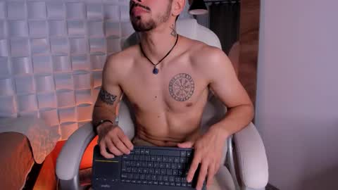Snapshot of alejandrostorm chatting on 11-19-25, 08:42 Alejo online show from 11-19-25, 08:42
